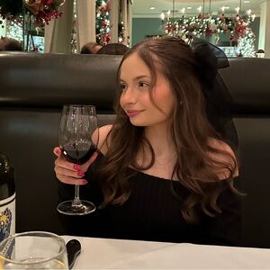 Meet your Posher, Laura